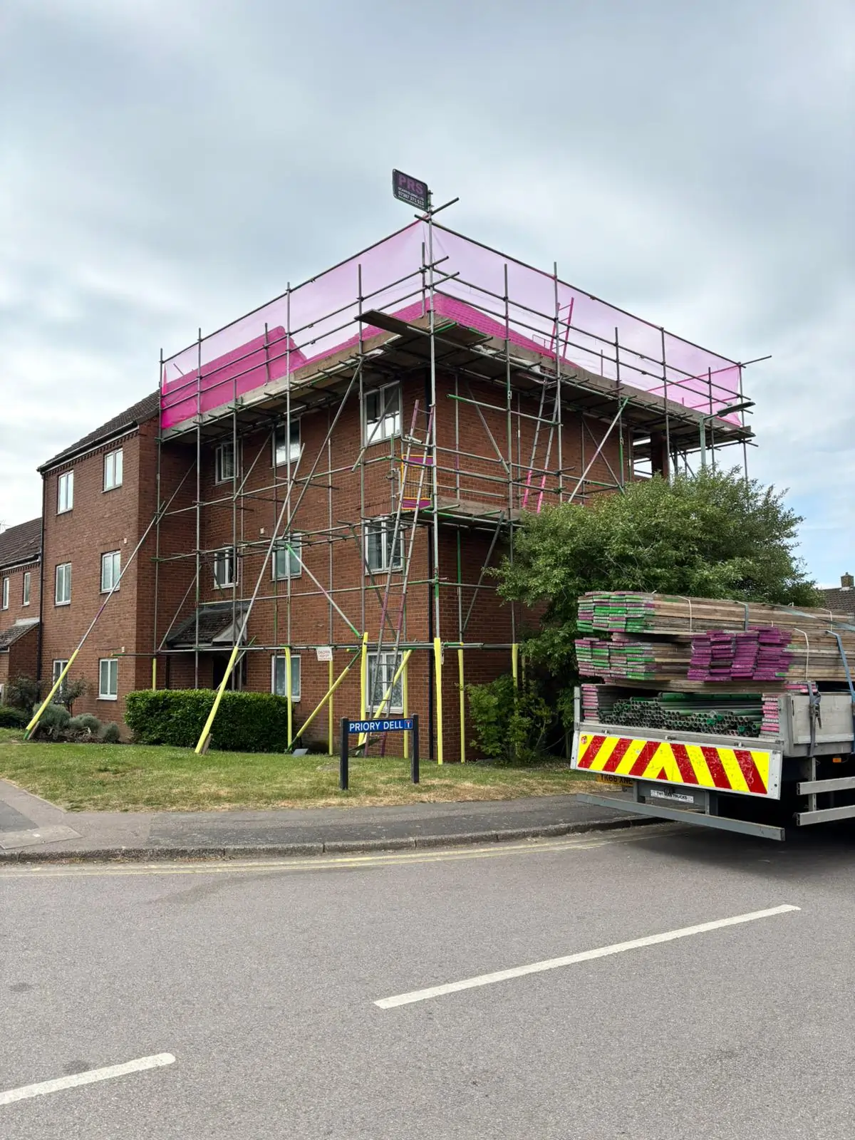 Residential apartment building surrounded by safety scaffold system and edge protection installed by Scaffolders in Dartford & Kent for roof and exterior repairs.